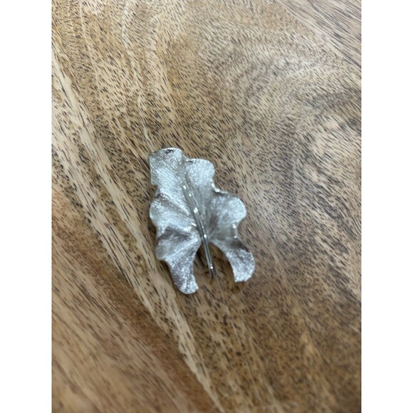 Vintage Monet Leaf Brooch Pin Textured Silver Tone 2” X 2” - Picture 1 of 5